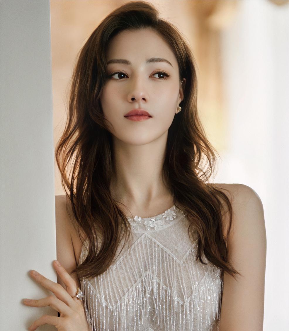 娜然家庭状况：娜然，1997年在俄罗斯出生，是家里独生女。爸爸是蒙古人，妈妈是俄