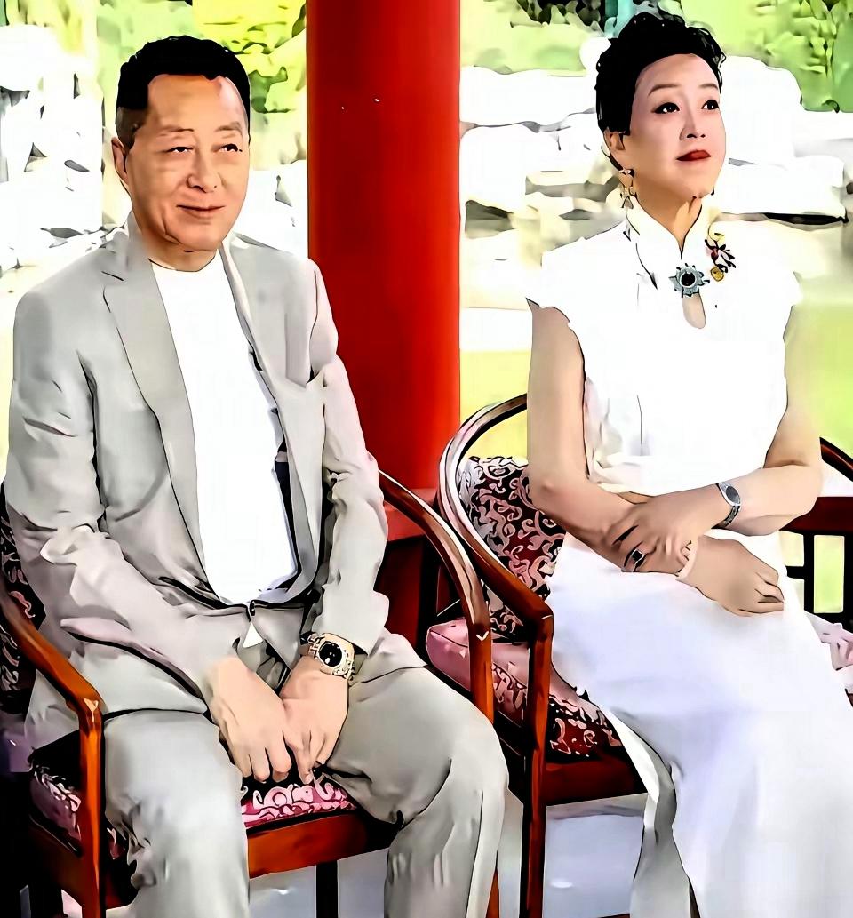 汪小菲家的事,闹得厉害,大家看得很清楚,有个问题,没人问,就是汪大爷,从没出现过