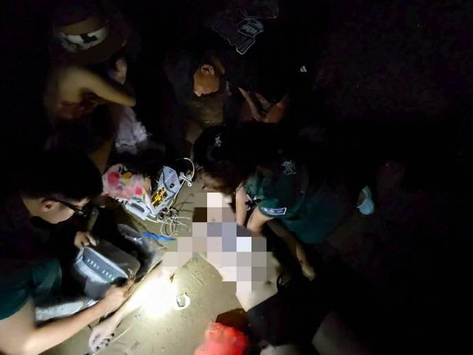 男子三亚游泳溺水妻子崩溃大哭8月26日，海南三亚一四川男游客不顾妻子劝阻下海游泳