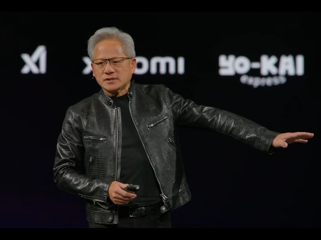 黄仁勋在台北GTC演讲，他说:“人们谈论AI减少了工作岗位，这完全是胡说八道，实