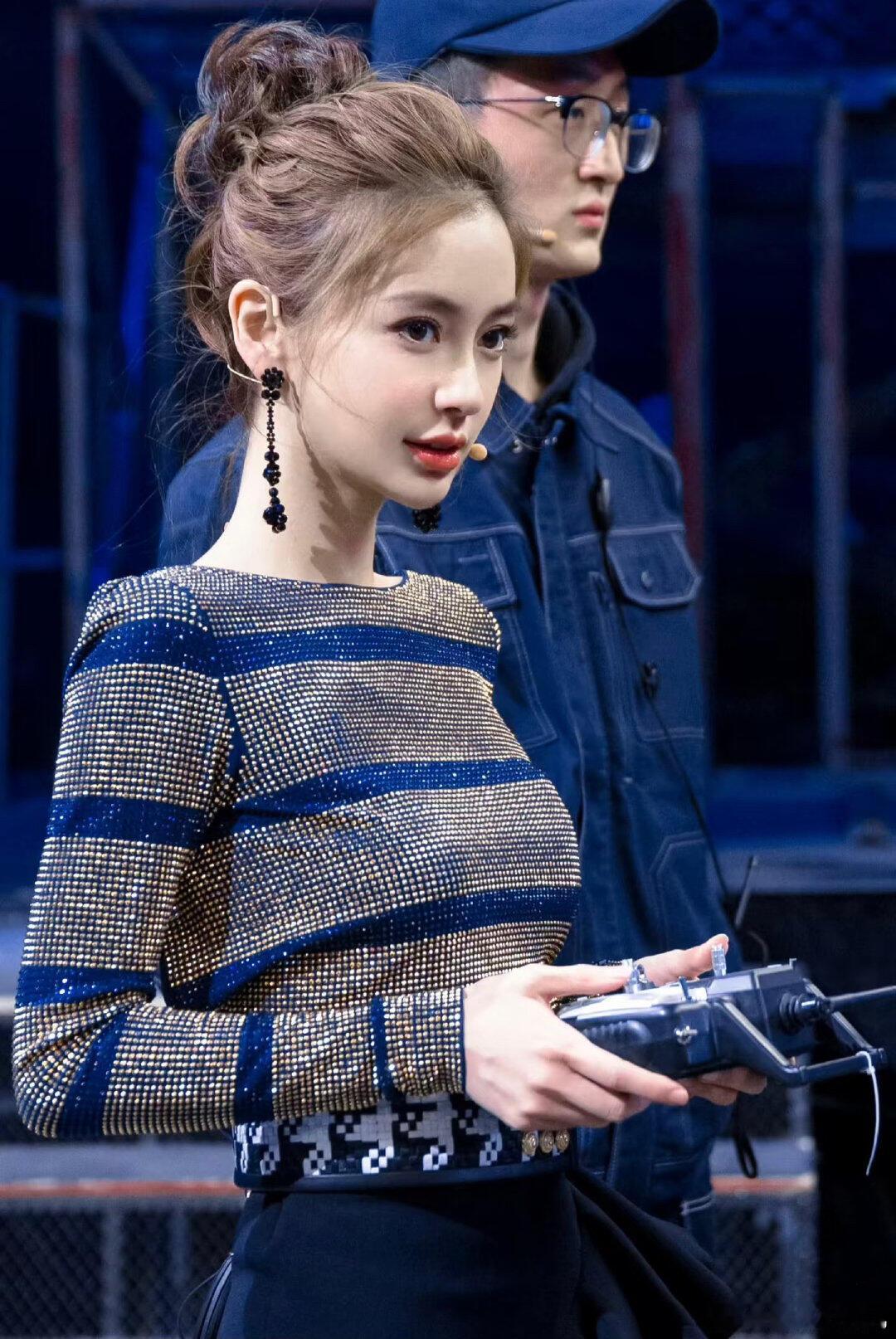 #angelababy[超话]# 小时候我对芭比娃娃真人版长相就是这个样子的！！