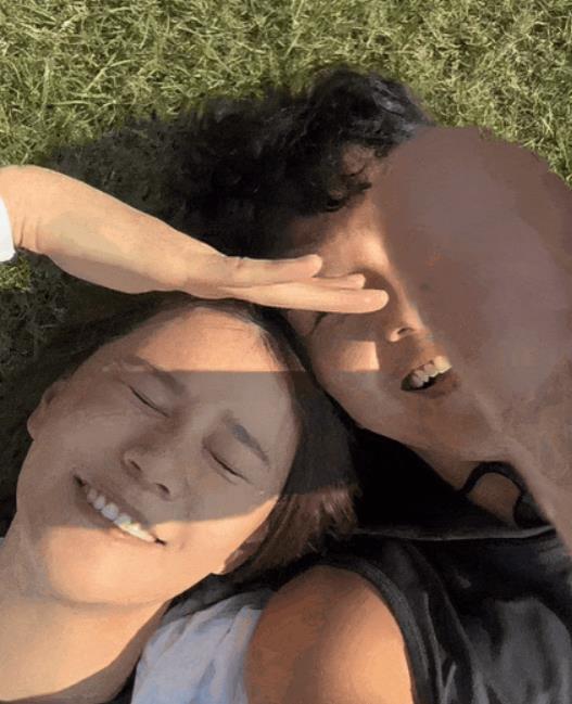 43岁黄翠如和47岁萧正楠结婚6年，终于要当父母了。
 
男帅女美，双方各方面都