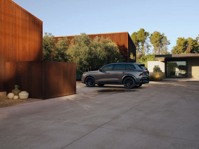 2027 Audi SQ74.0T V8引擎输出591马力、800牛米，百公里加