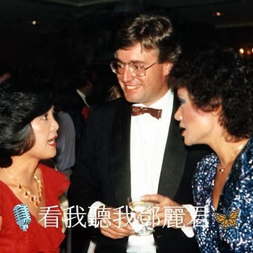 1982年5月11日，邓丽君从新加坡飞抵香港，惊喜现身TVB《欢乐今宵》的节目现