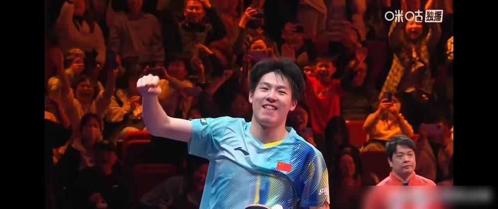 国乒独苗温瑞博，刚把张本智和拉下马，就被法国19岁天才4-1打懵了。
 
你没看