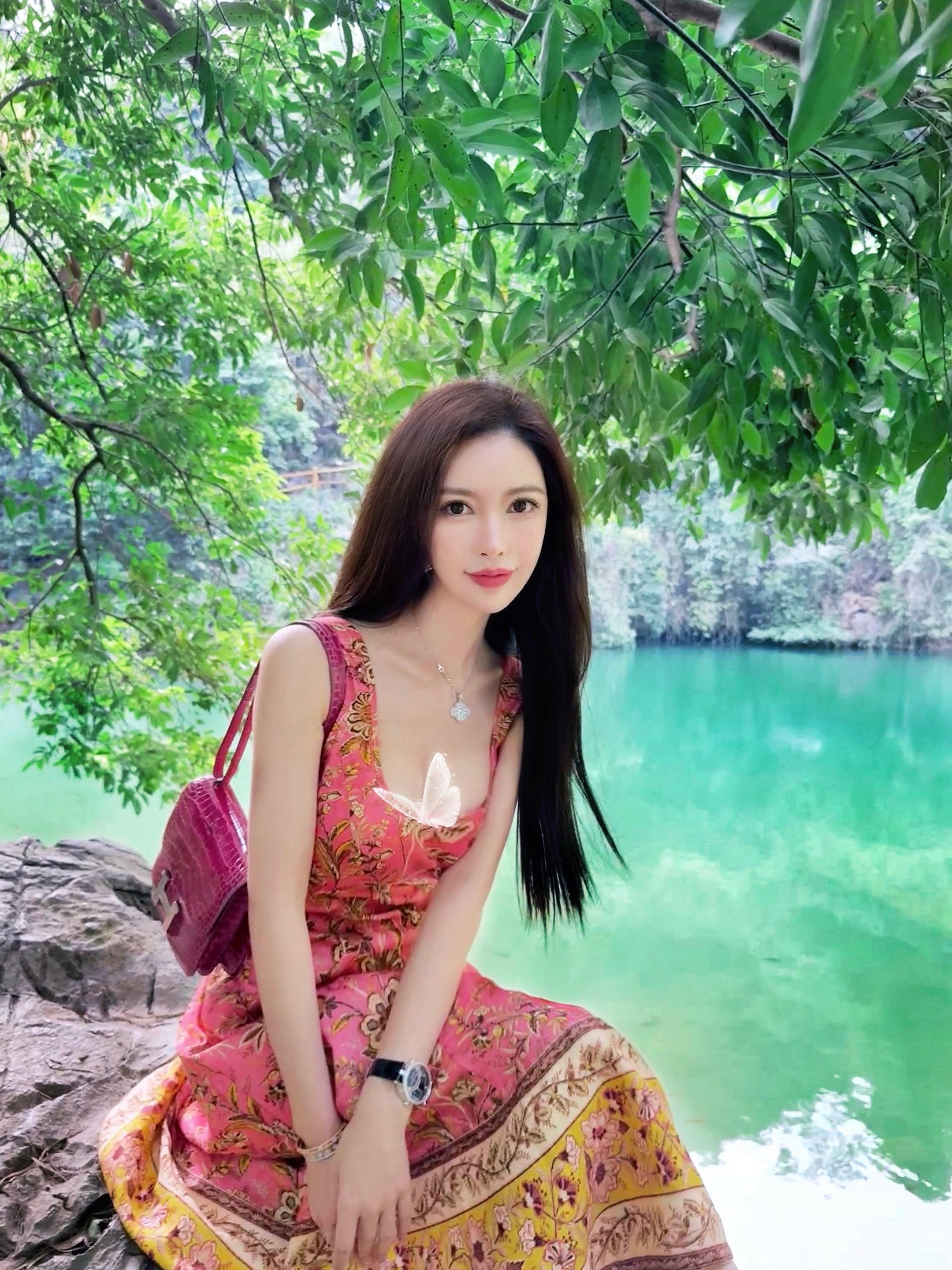 早些年总会按捺不住想去远方的渴望。我们想寻找丢掉的自己，我们想逃离一个...