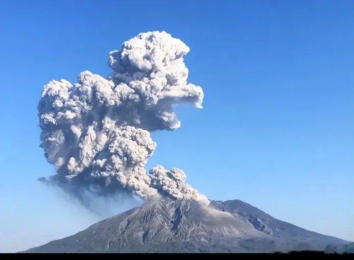 地震+海啸+火山爆发 大自然的力量还真是神奇呀今天日本开始核废水二次排放日本伊豆