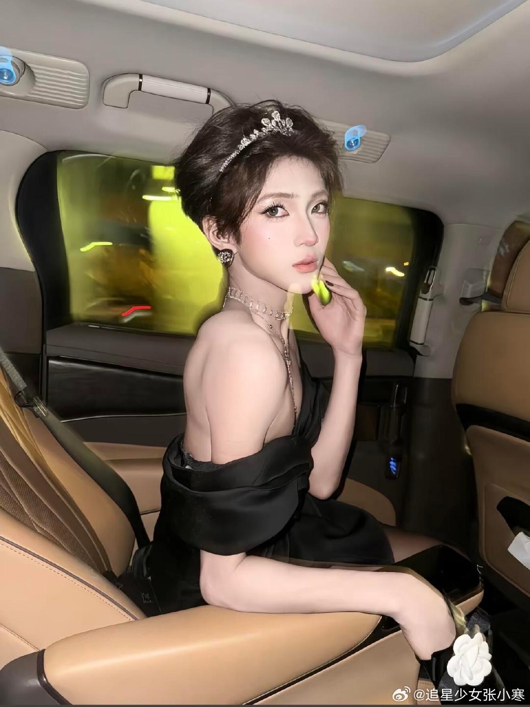 小澈朋友圈晒生日照小澈之前因为一些事情消失了一段时间。这次没有多余文案，只是简单