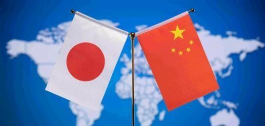 在这份近日被媒体密集披露的日本政府2026年版《防卫白皮书》草案中，几个冰冷的关