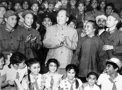 前几天跟朋友聊天，他说美国这些年在全球到处搞事情，一会儿在中东扔炸弹，一会儿在亚