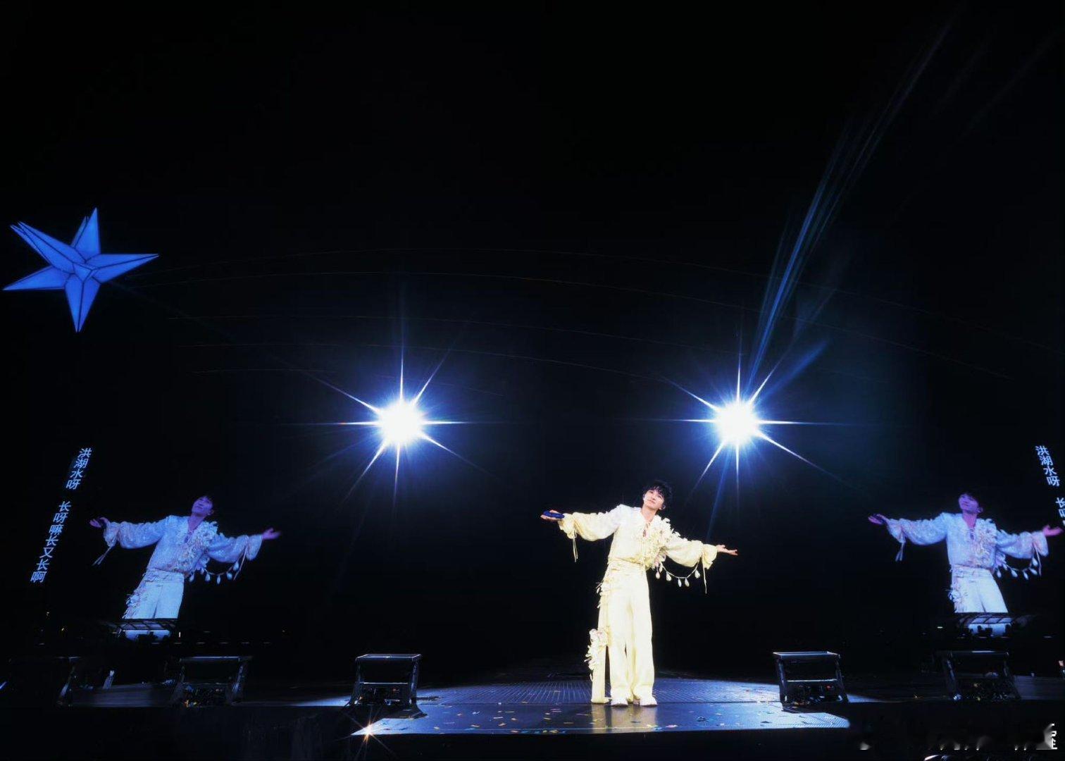 周深巡演更新封面 周深工作室给海外巡演页面换了新封面，审美一直在线。从主视觉到细