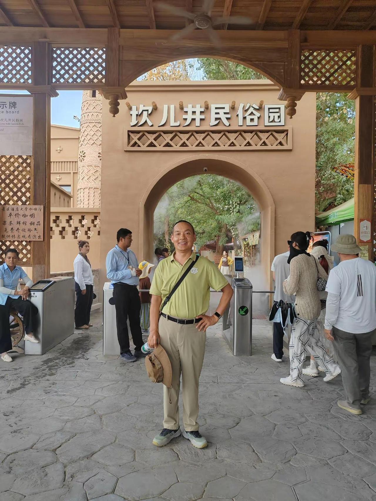 这项伟大的千年水利工程，凝集了世代劳动人民的智慧和辛劳。古代先民为了在干旱的戈壁