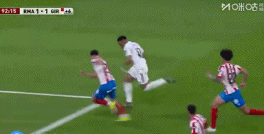 这个赛季的皇马危险了，欧冠主场刚刚1:2不敌拜仁，这场西甲联赛又被赫罗纳1:1战