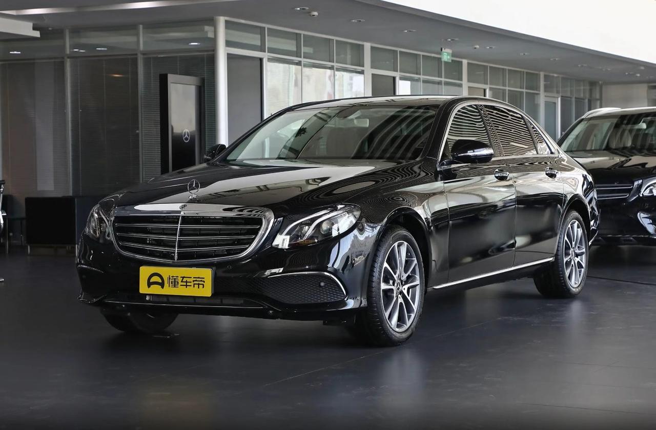 身边有不少朋友私信问我：“现在买二手奔驰E级划不划算？”说实话，这个问题我得拆开