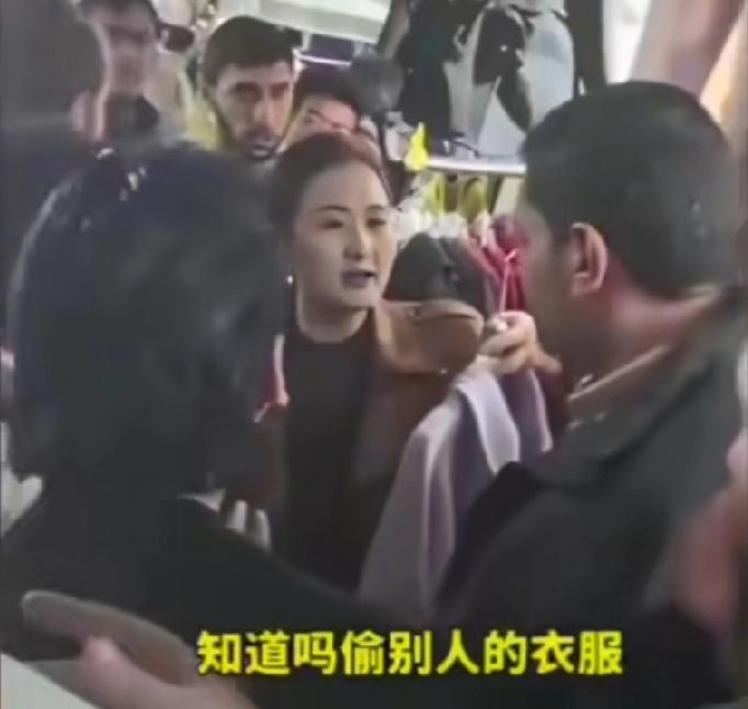 丢不丢人，印度一旅游团在义乌偷衣服被抓现行，11月21日，这个10多人的印度旅游