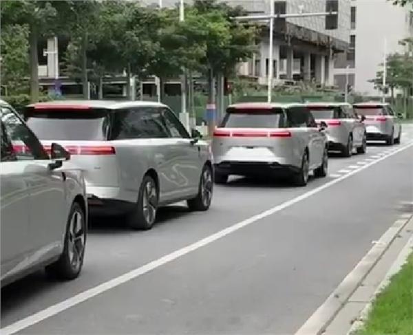 小鹏Robotaxi车队路测曝光，相关负责人回应：已路测数月5月19日消息，据媒