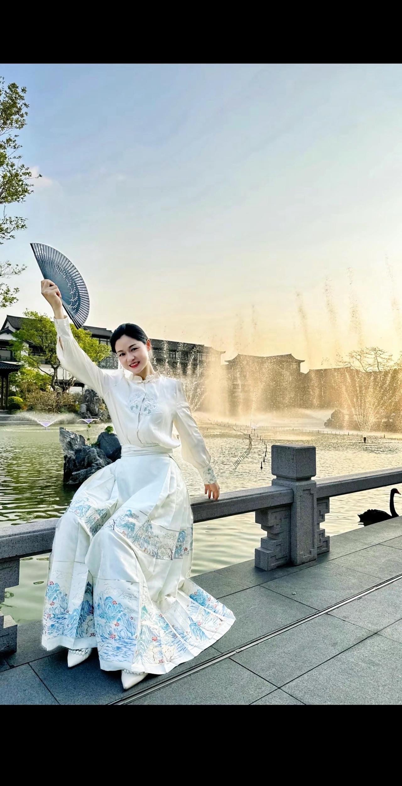 心不随物落，意自与风扬。马面裙 穿搭古风汉服 自然风景区