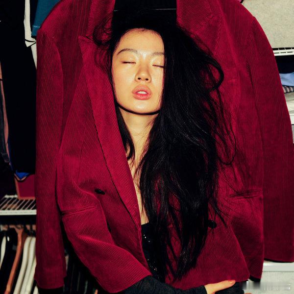 单依纯江苏跨年歌曲串烧单依纯跨年唱8首歌咱就是说，还有谁？单依纯 8 首歌串烧，