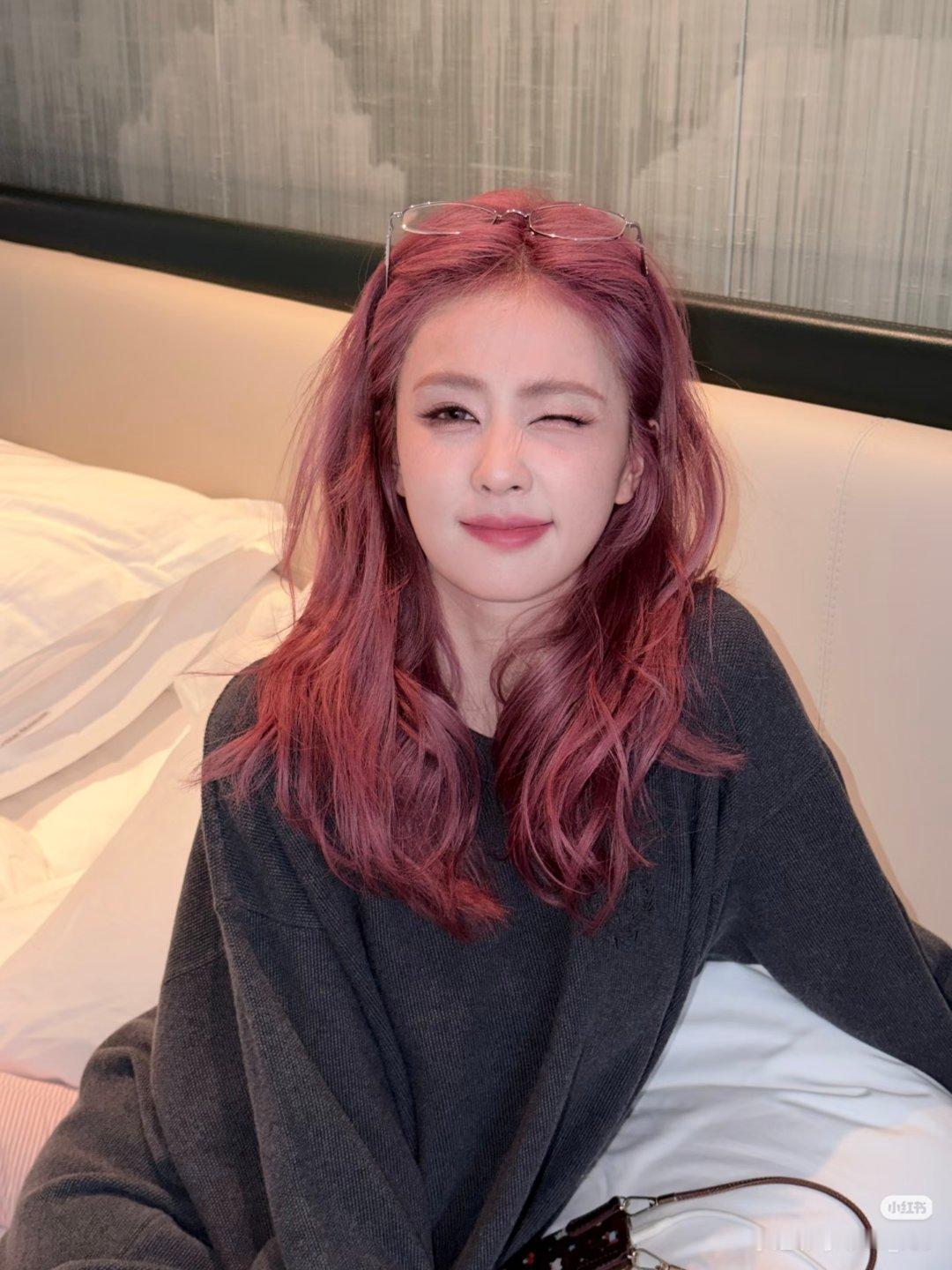 白鹿1白鹿听到恭迎爱奇艺女王的反应 这多优秀！2023.11.07《宁安如梦》姜