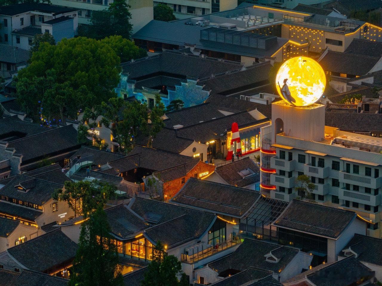 网红秀水街走进宁波各校期末试卷 近期，宁波网红老街秀水街成为多所学校期末试题素材
