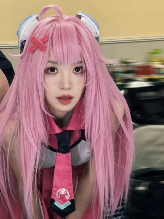 超体爆裂萌兔上线🐰“我们就是萌妹的代表”🥵家薇真的有点萌的太超过了，自拍速来