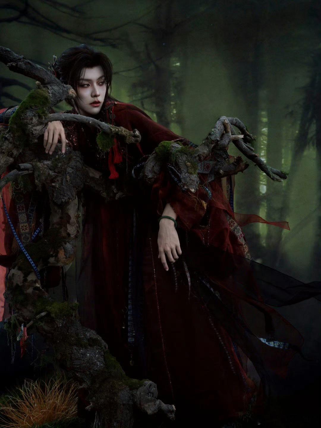 王敬轩这建模纯魅魔 谁被王敬轩的魅魔造型美到了？清冷又勾人，五官精致如建模，和“