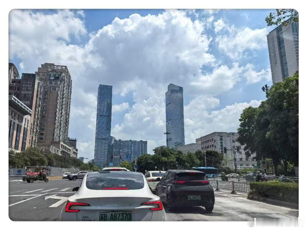 上次来无锡这家酒店住宿还是在8年半之前，时间太快了。时过境迁，原来的凯悦已经倒闭