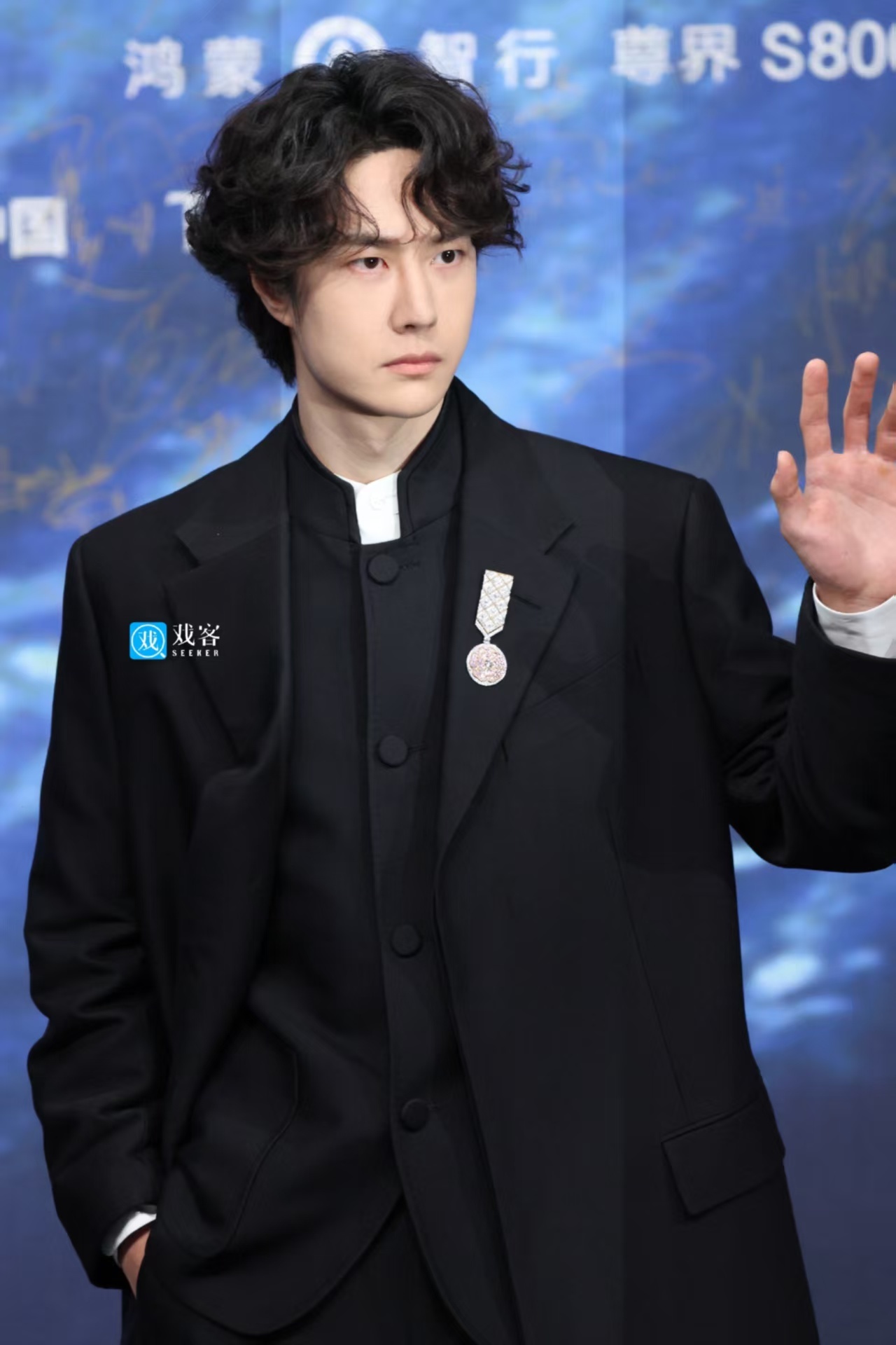 王一博 中山装全体起立，博帝来了王一博