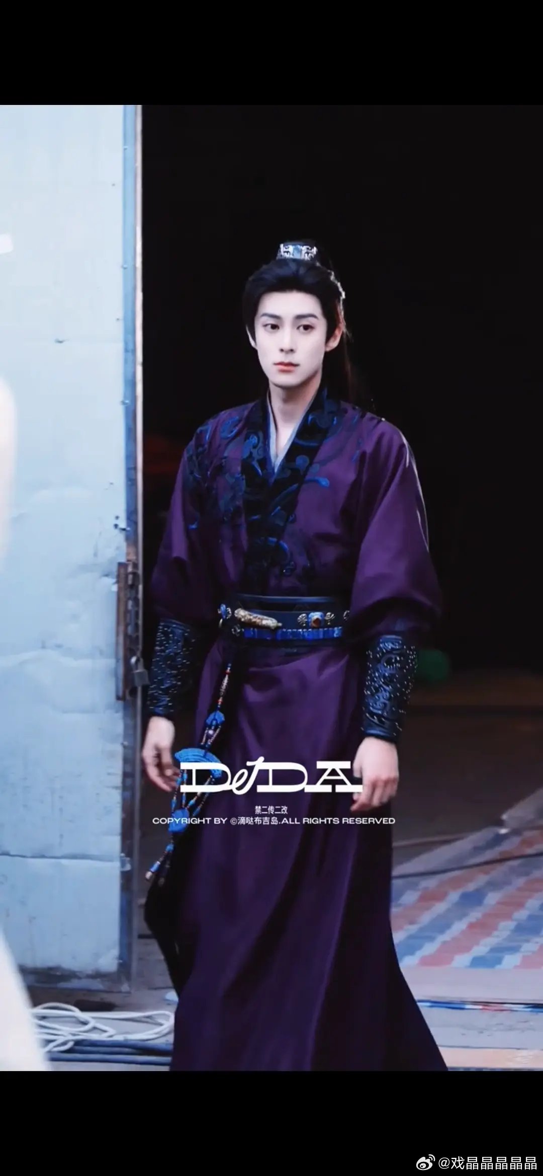 这个紫衣小侯爷太帅了，鲜衣怒马谢景行！王鹤棣将门独后 这神颜硬是把地上的蛇皮袋踏