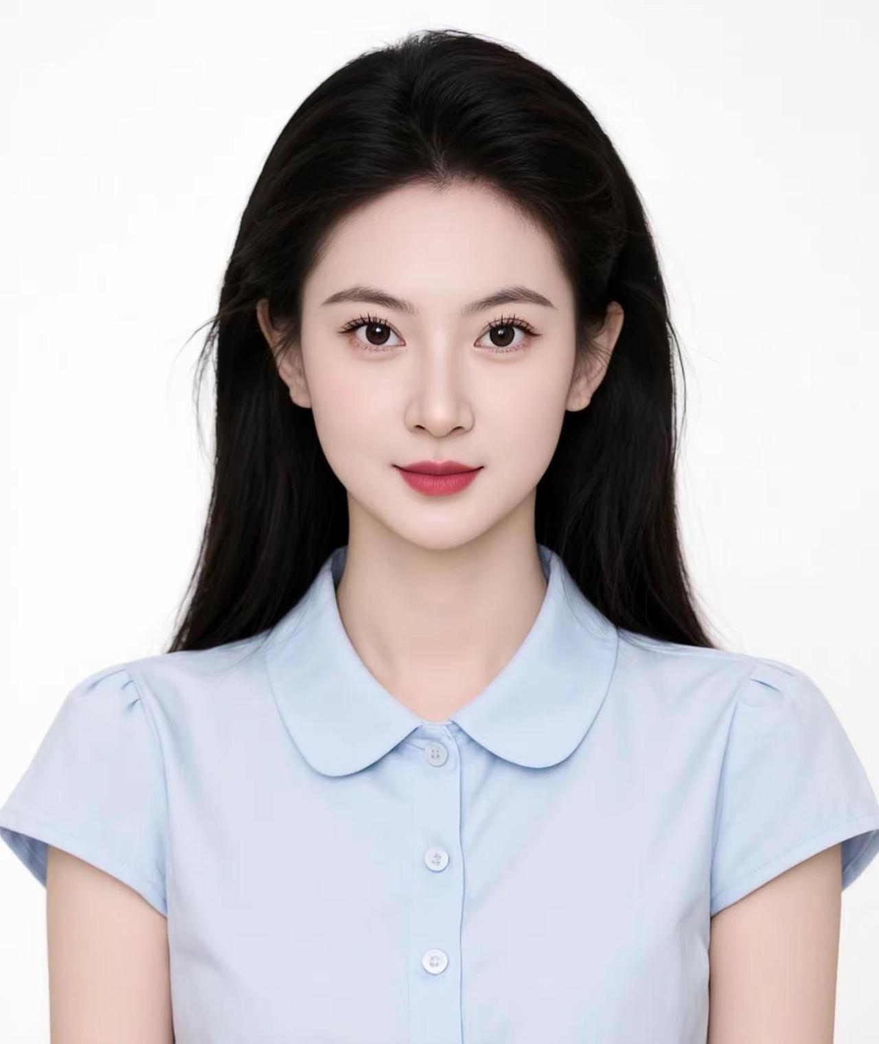 “如果能回到二十岁我想对自己说，别着急向世界索要三十岁的阅历四十岁的财富，人生有
