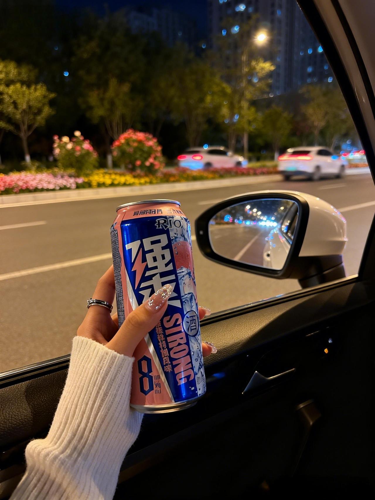 现在大家都喜欢拍照打卡，我觉得背后其实是想记录自己的每一个生活瞬间，你觉得呢？评