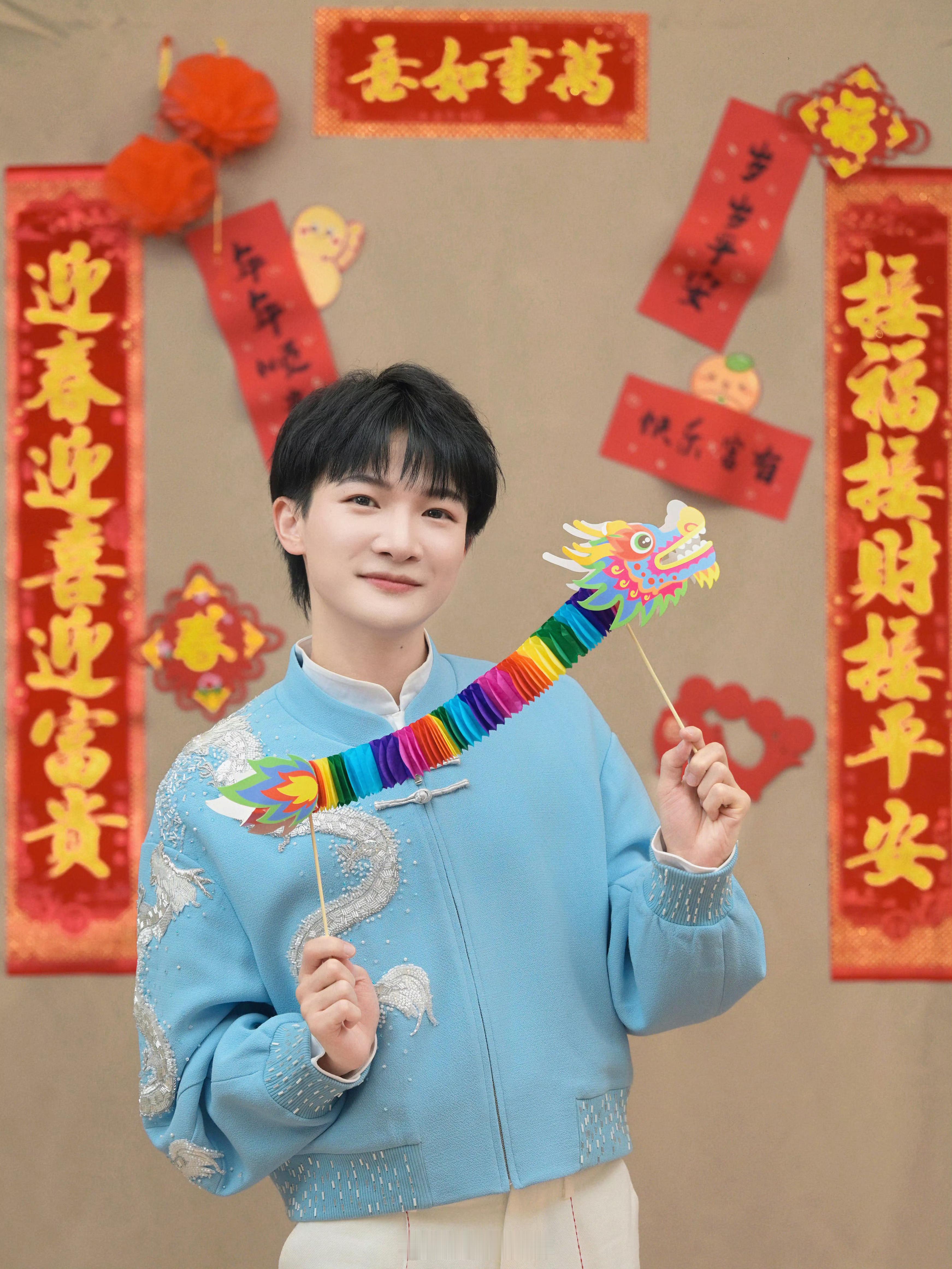 #周深[超话]# [音乐]#周深浮光和春节的适配度# [2024.02.11]?