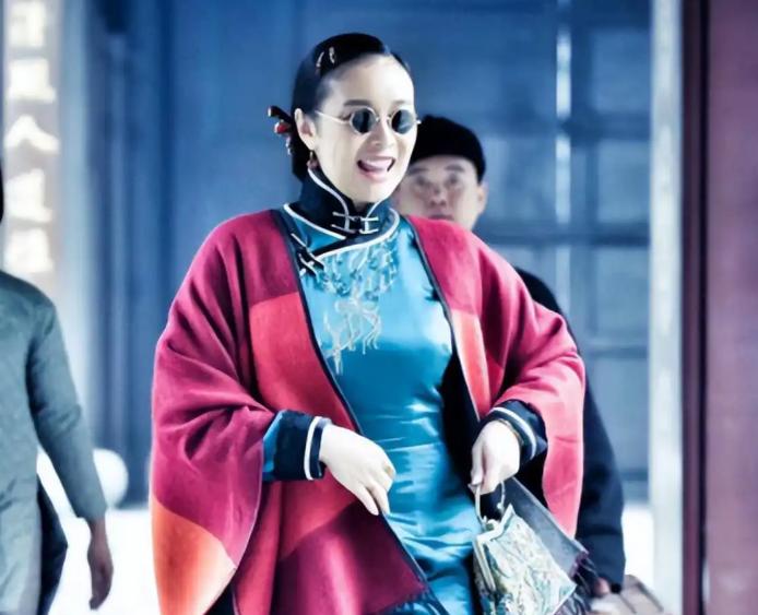 她为国家付出，却被时代撕裂：于凤至为何独自在美国打拼，而张学良没伸手？

一个是