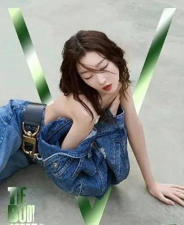 这样真的很好看吗？？

现在是越来越看不懂时尚了！看看下图，一个贵为当红影后，一