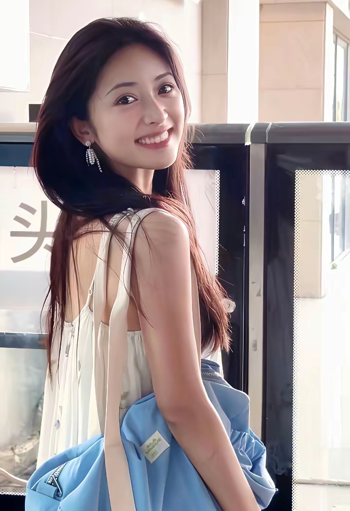 娱乐资讯🌸1.王鹤棣粉丝近段时间一直在扒沈月的过往黑料，不过对她没多大影响，而