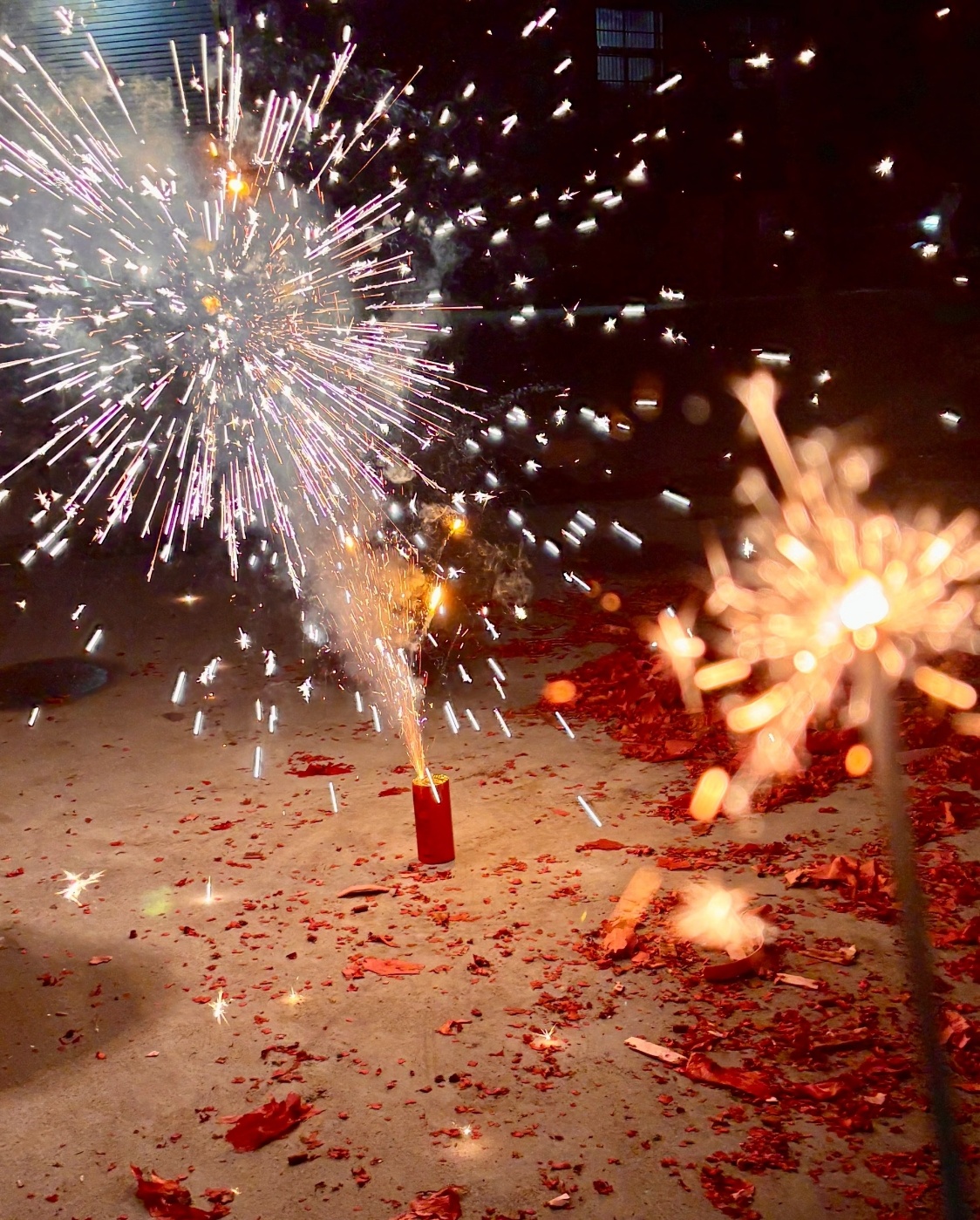 其实不用整那些花里胡哨的词儿！今年我觉得真诚最特别，带上对方的昵称，提一嘴去年的