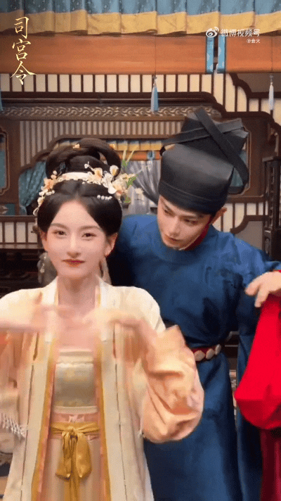 丁禹兮宋祖儿手势舞丁禹兮宋祖儿拨开天空的乌云一支手势舞尽显超强 CP 感，丁禹兮