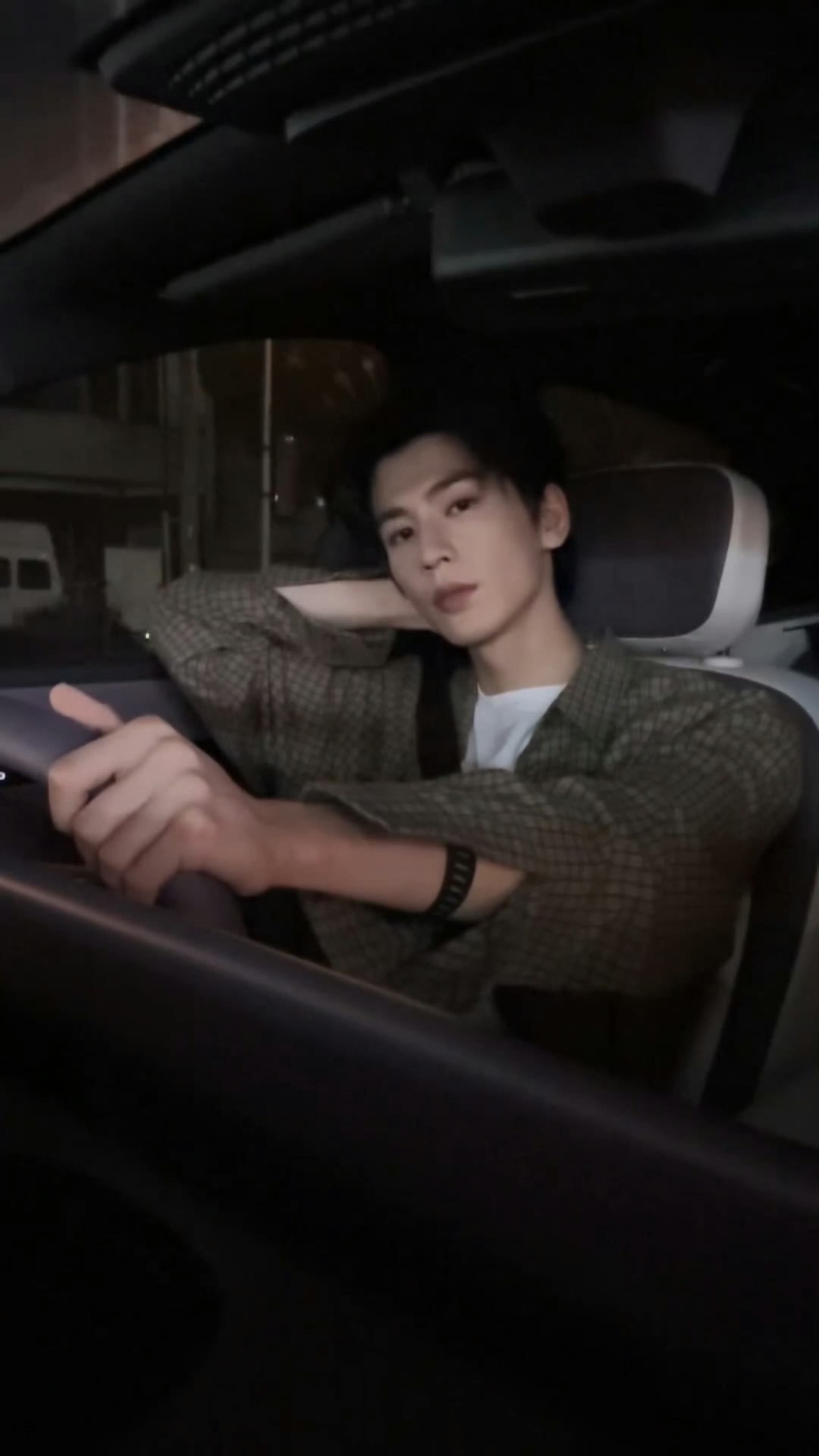 张凌赫的苏感[捂嘴哭]欧巴副驾不建议在多我一个吧 ​​​