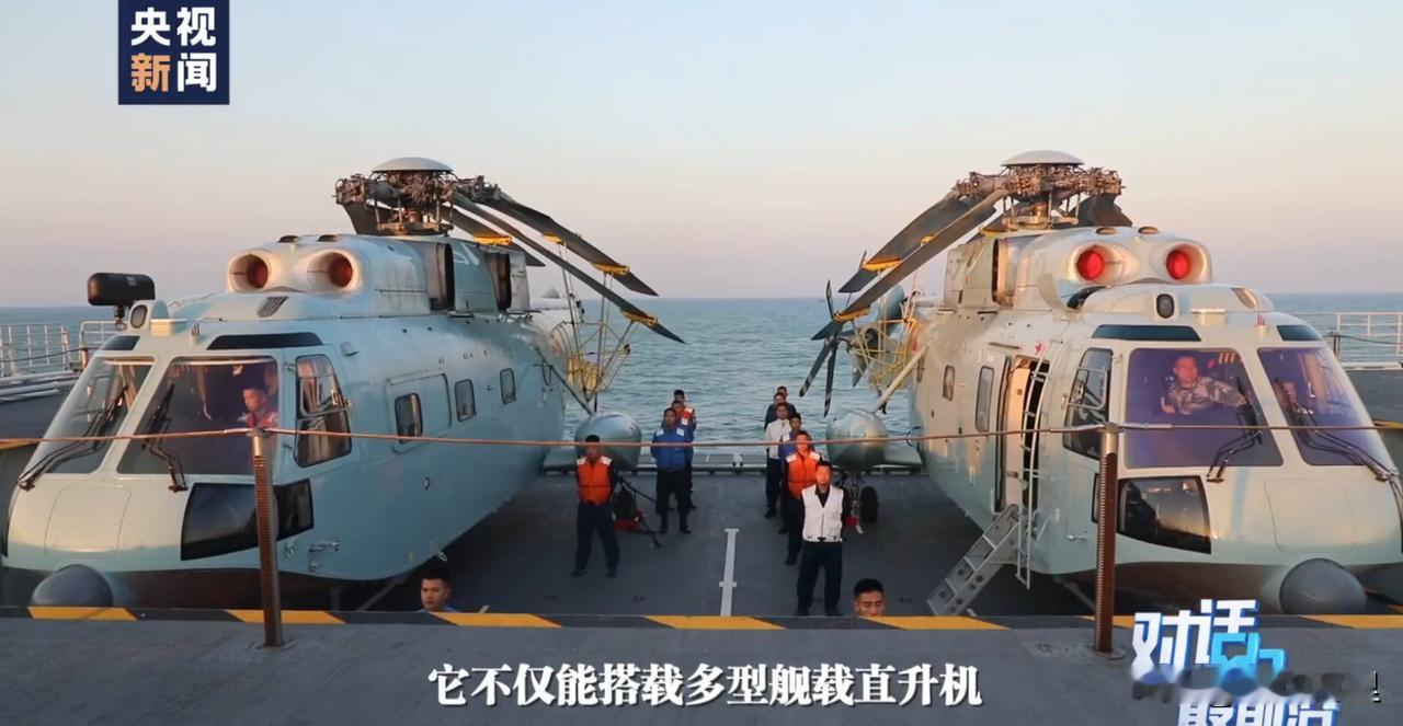 075型两栖攻击舰上的升降机，非常宽大。同时运输两架直8直升机，绰绰有余。
换而