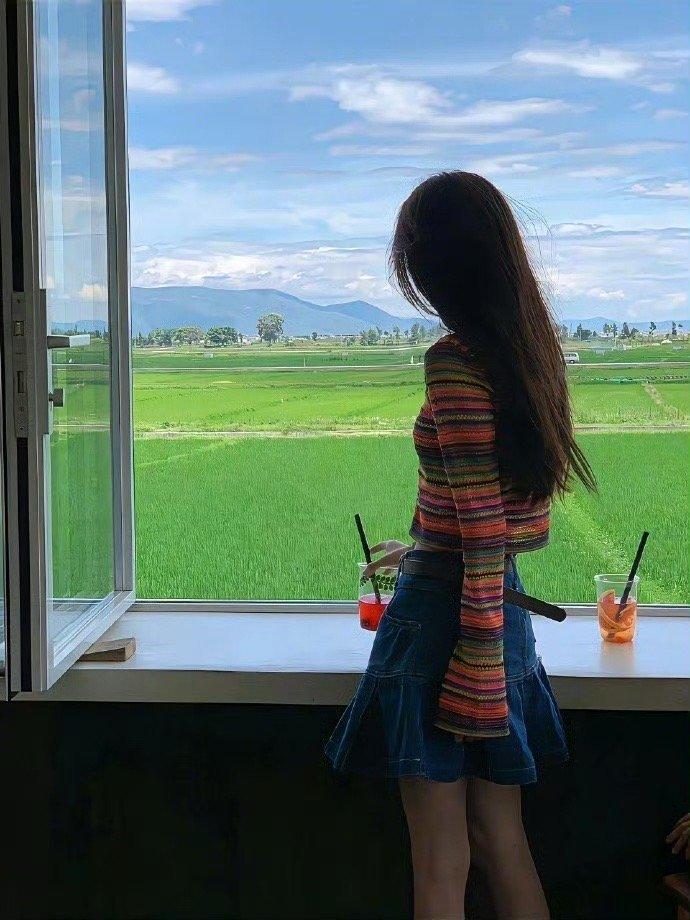 遇见错的人会消耗你遇见对的人总会治愈你成年人最好的自律是及时止损人都有执念 但不