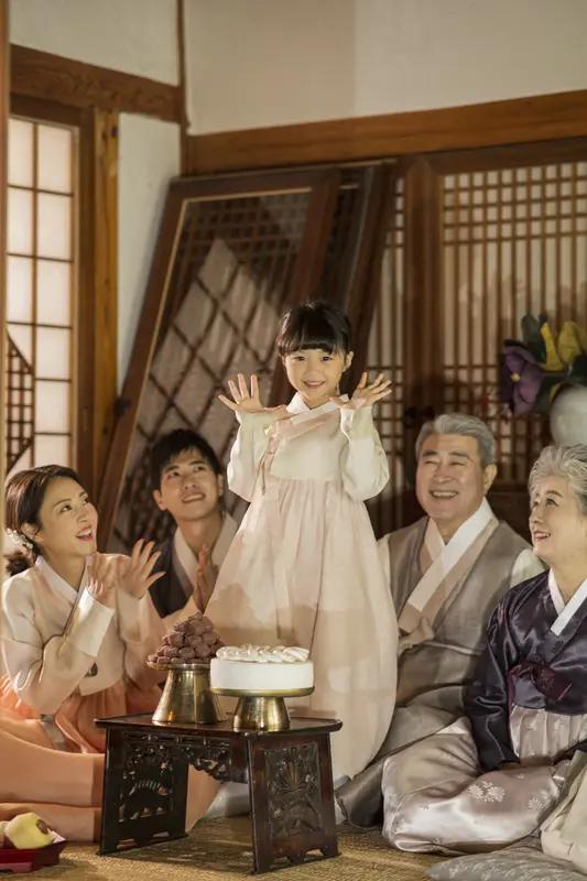 这辈子，我最亏欠的人

如果有人问我这辈子最亏欠的人是谁，我会毫不犹豫地说：是我