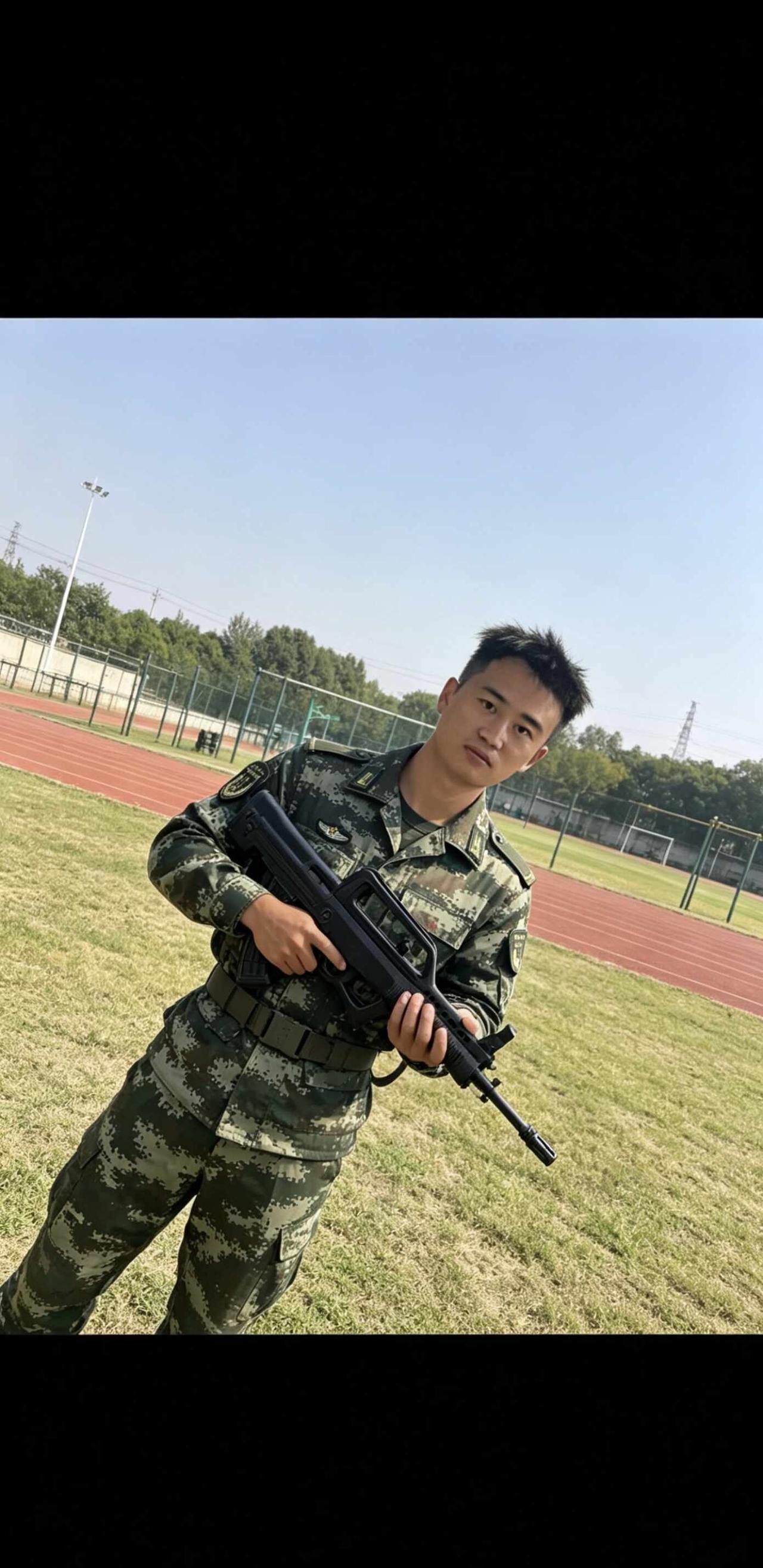大数据
退役复学大学生 很庆幸青春有穿迷彩的样子 青春有很多样子 迷彩的青春