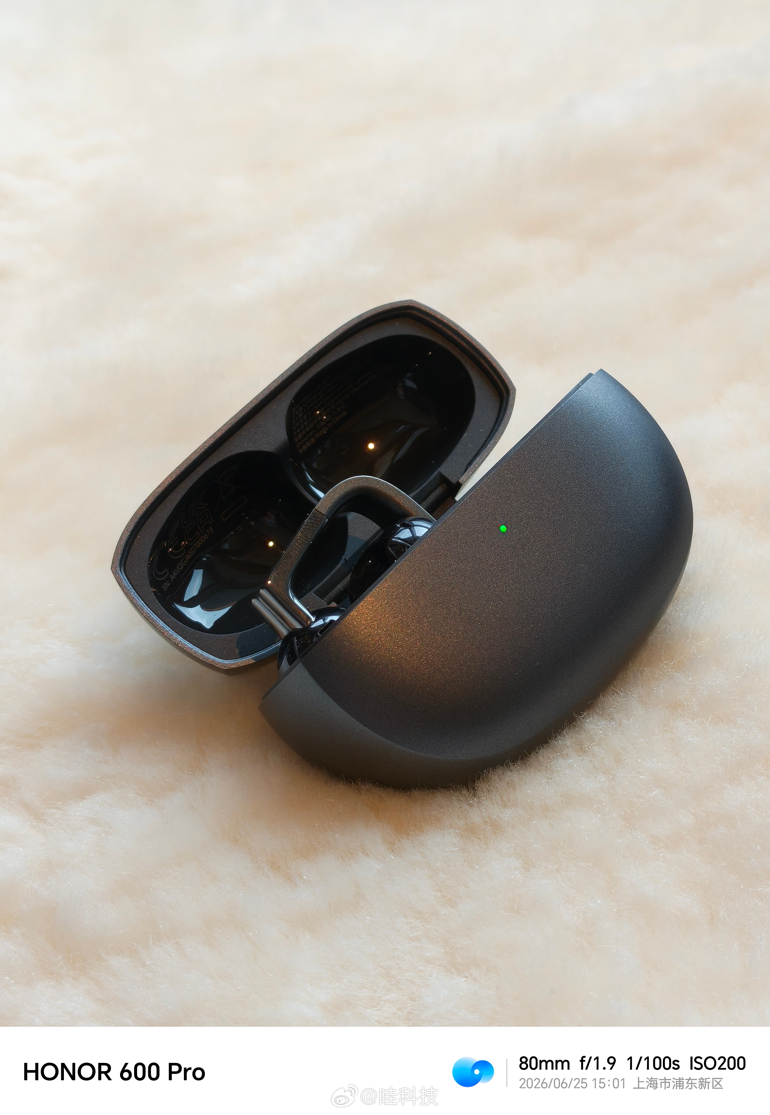 最近一直在用小林李昀锐同款额荣耀EarBuds Clip Pro，音质不错，佩戴