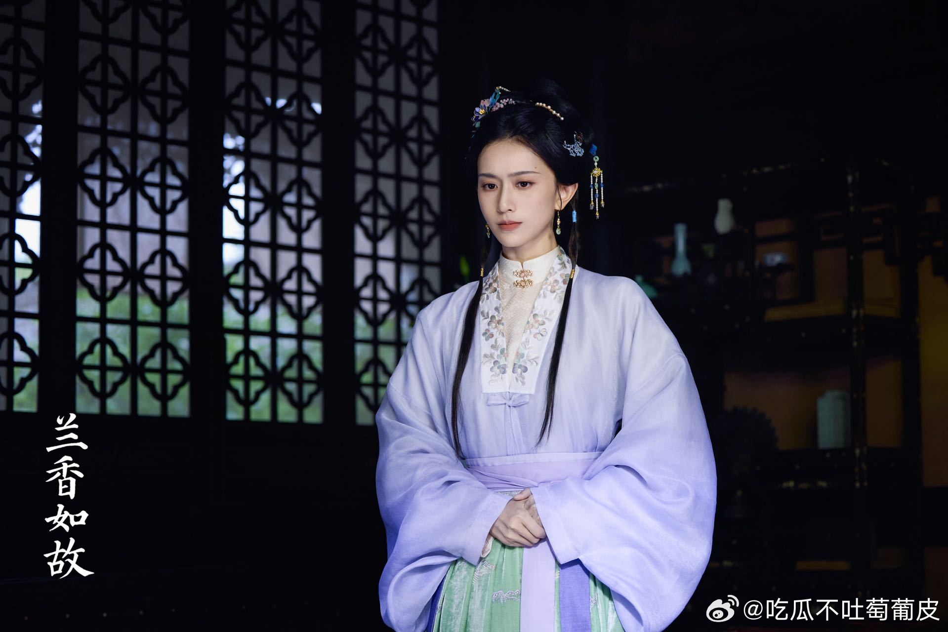 郑蔓宜彻底疯了国公府嫡女郑蔓宜，无法接受自己输给许兰香。信奉想要就得得到，得不到
