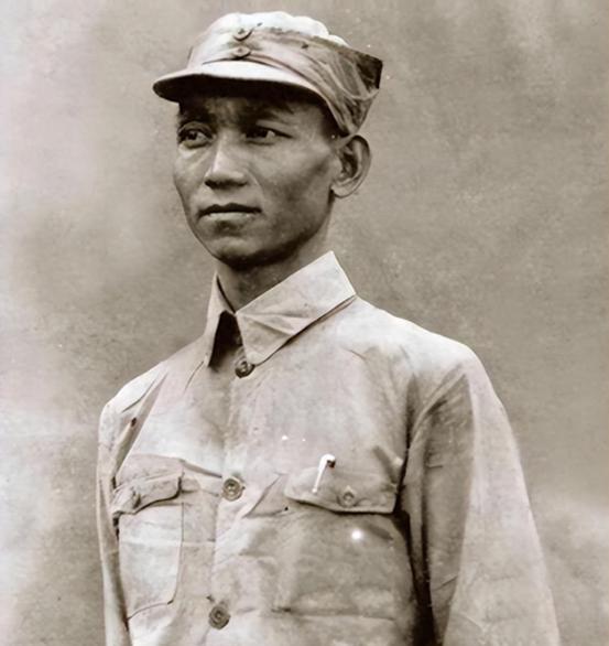 他从纵队司令调离到后方，再无缘前线作战，当野司副参谋长有点低
“1947年二月，