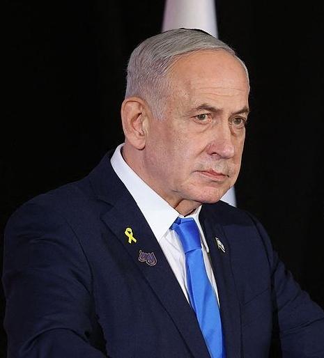 快报！内塔尼亚胡这次没有乘飞机到国外避难而是钻进了地下戒备森严的洞中岩体。
当地