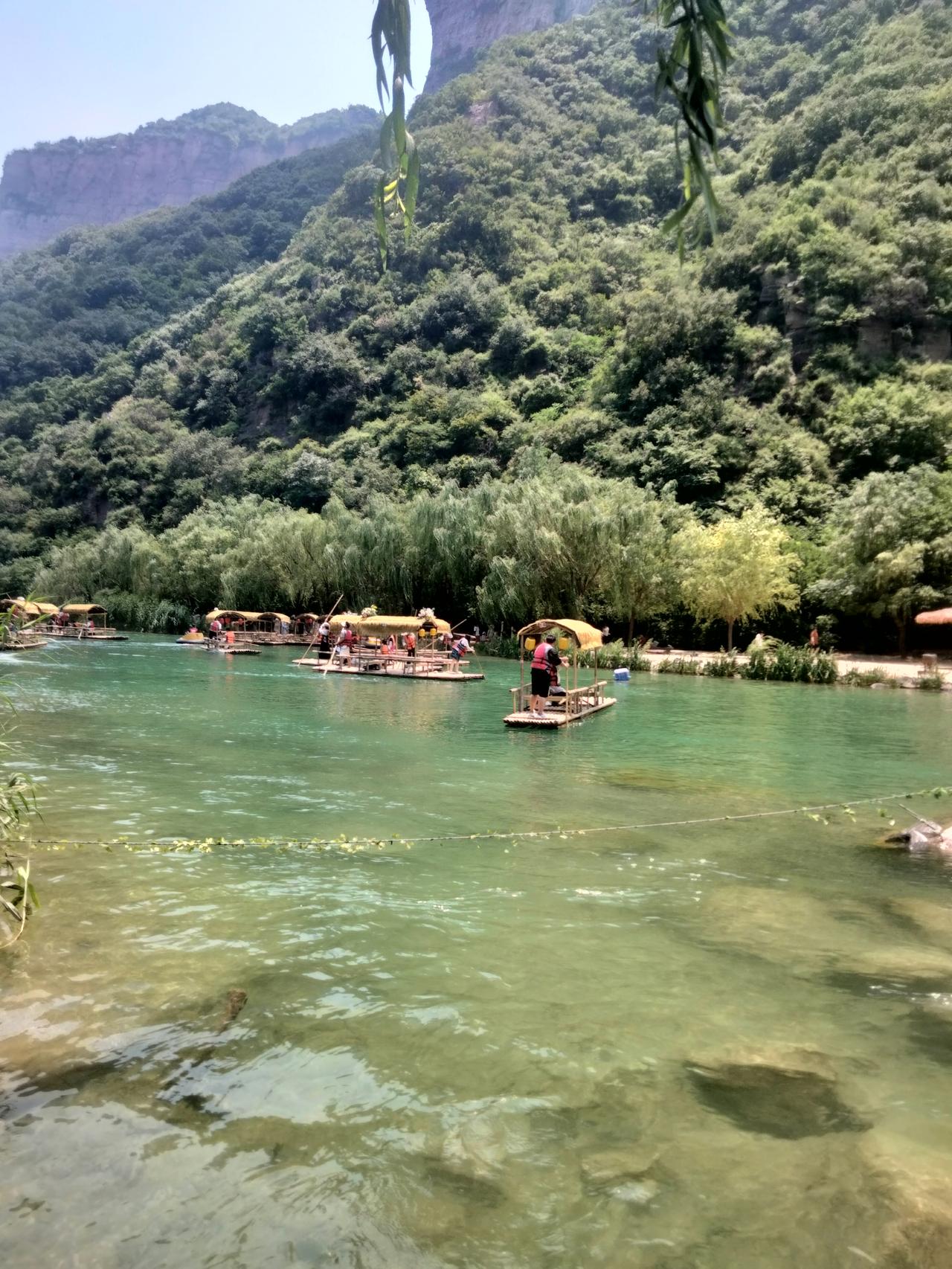 上联：远看山有色，对下联近听水无声