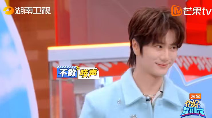 苏醒连发六个我爱何老师你好星期六 游戏里虎子“突然发问”，苏醒嘴瓢后眼神闪躲。节