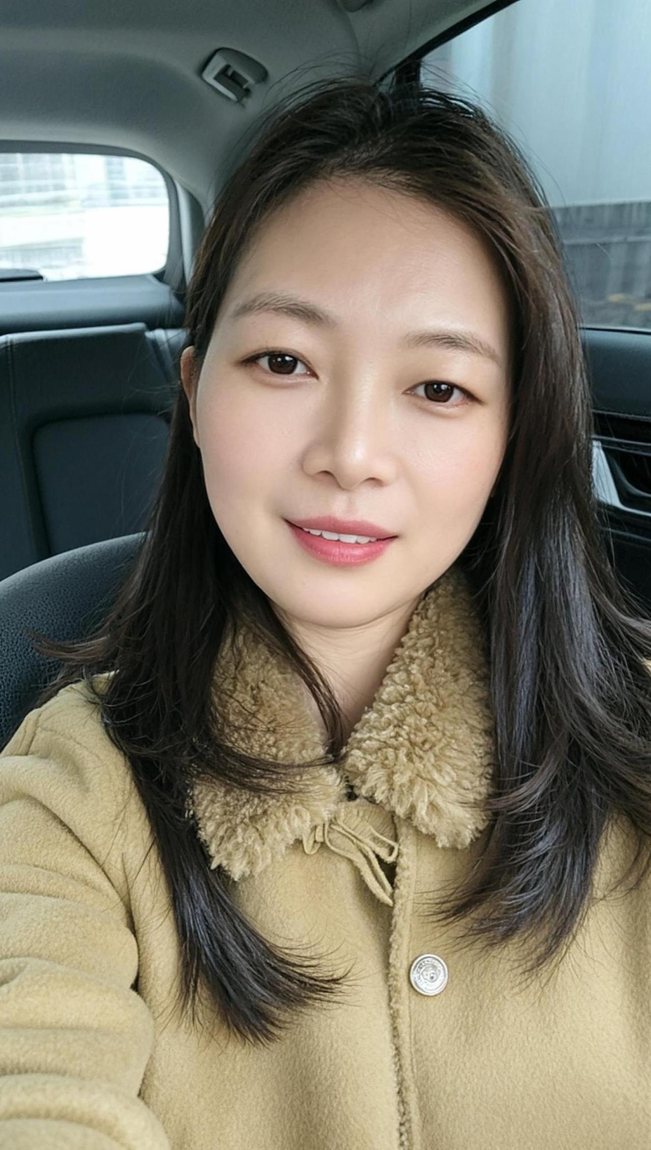 AI车内自拍照 颜值巅峰 气质女人随拍上热门