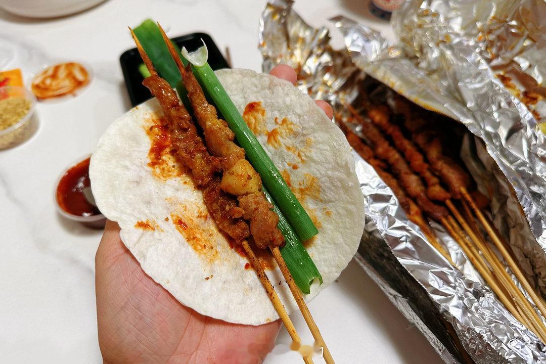 贱内做的南昌拌粉（预知包）辣到爆炸，于是我意外地混上了淄博小烧烤每日一餐分享 北